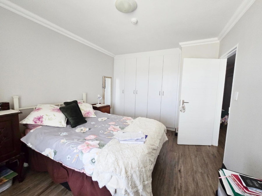 1 Bedroom Property for Sale in Buhrein Western Cape